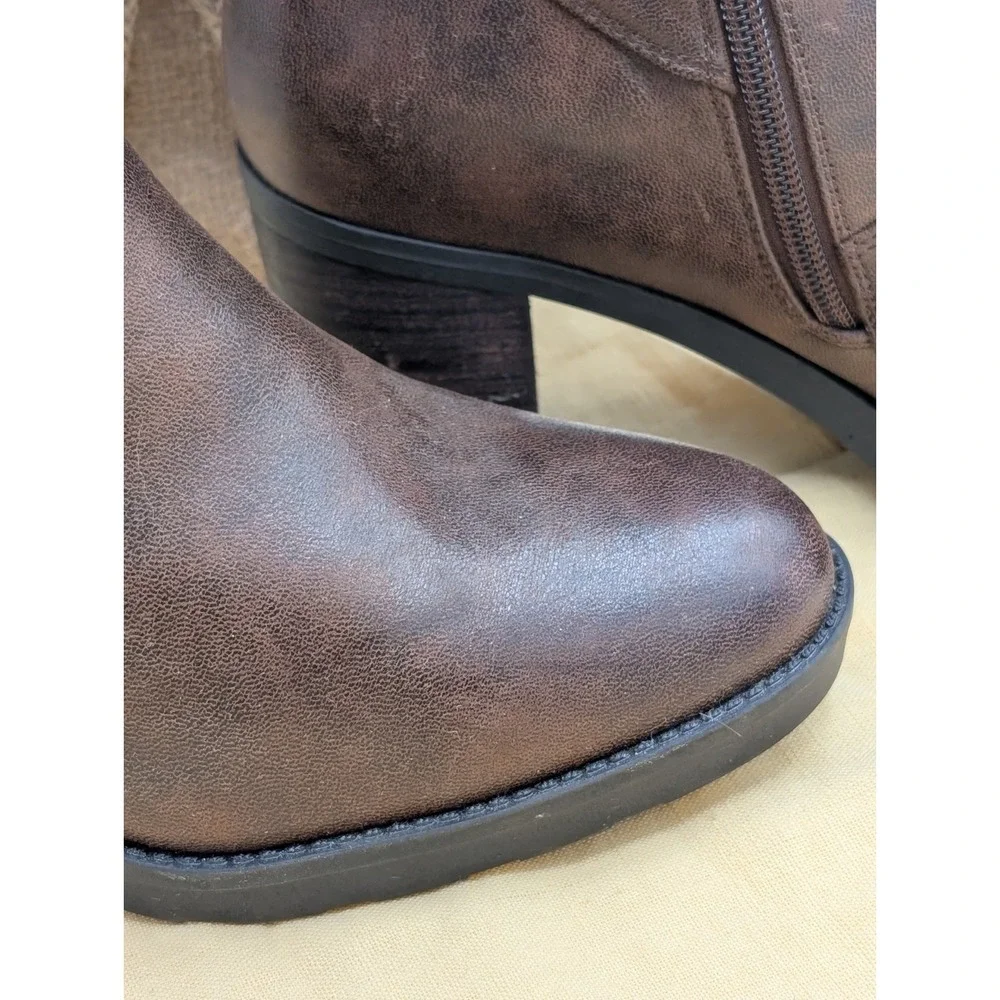 Baretraps Brown Faux Leather Strappy Back Knee High Riding Boots - Size 7.5